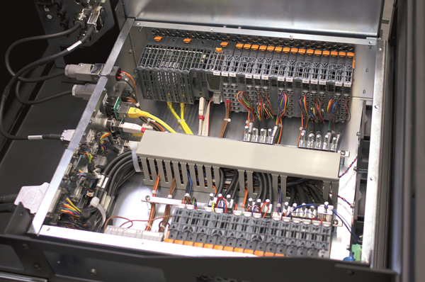 帶有貝加萊組件的機器控制器